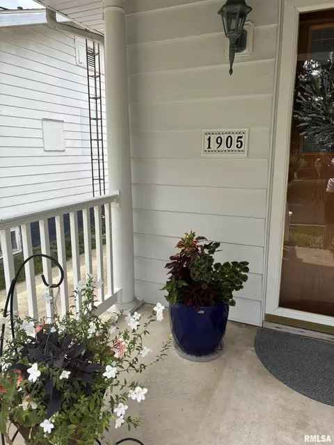 Exterior - 1905 S Whittier Ave, Springfield, IL 62704 photo 7 of 23