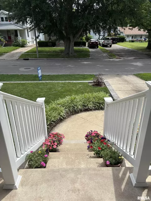 Exterior - 1905 S Whittier Ave, Springfield, IL 62704 photo 6 of 23