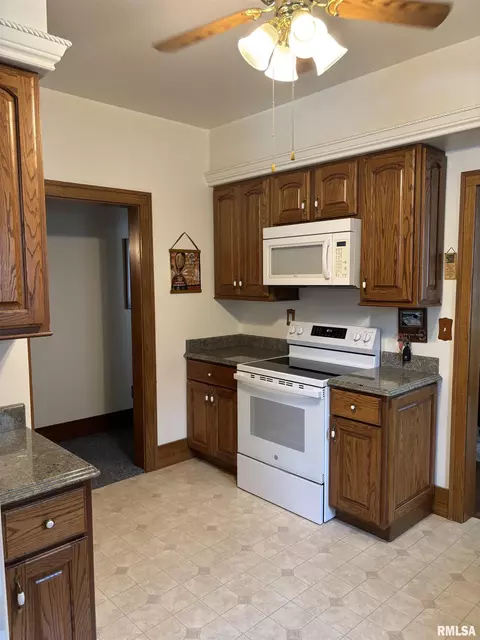 Kitchen - 1905 S Whittier Ave, Springfield, IL 62704 photo 2 of 5