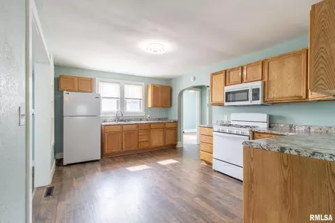 100 N Austin Ave, Abingdon, IL 61410 photo 6
