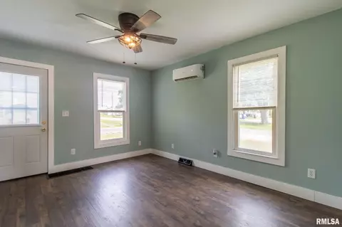 100 N Austin Ave, Abingdon, IL 61410 photo 4