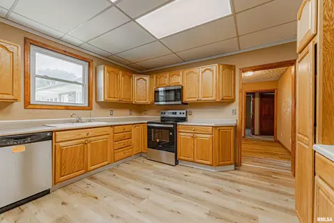 Kitchen - 205 E Pine St, Broadwell, IL 62634 photo 2 of 2