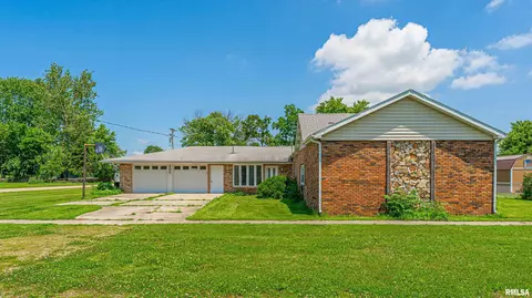 205 E Pine St, Broadwell, IL 62634