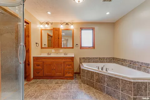 Bath - 205 E Pine St, Broadwell, IL 62634 photo 1 of 5