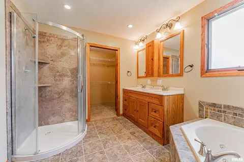 Bath - 205 E Pine St, Broadwell, IL 62634 photo 2 of 5