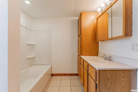 Bath - 205 E Pine St, Broadwell, IL 62634 photo 5 of 5