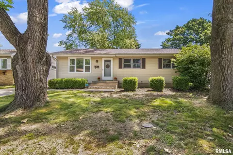 1916 Fairmont Dr, Springfield, IL 62702