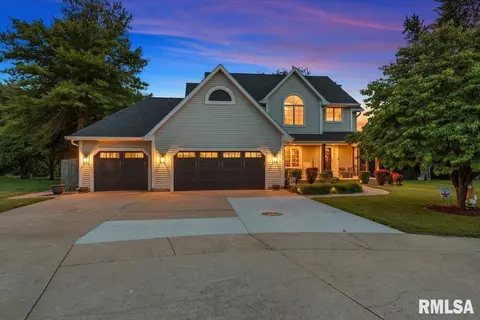 820 E Spruce St, Chatham, IL 62629 photo 2