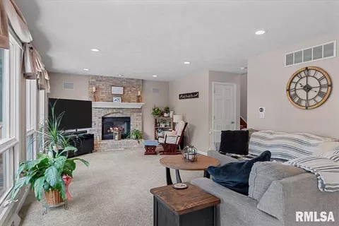 820 E Spruce St, Chatham, IL 62629 photo 11