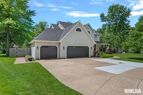 820 E Spruce St, Chatham, IL 62629 photo 6