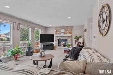 820 E Spruce St, Chatham, IL 62629 photo 12