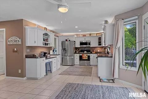 820 E Spruce St, Chatham, IL 62629 photo 13