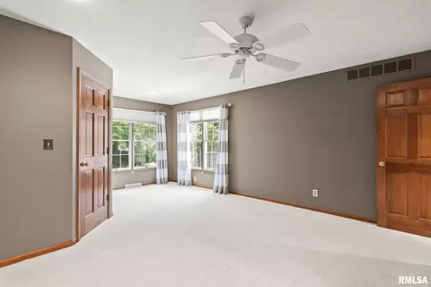 Bedroom - 2526 Chapel Hill Dr, Springfield, IL 62702 photo 3 of 6