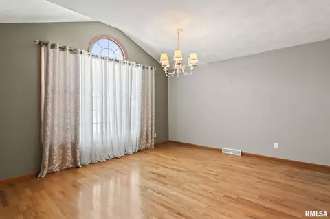 Living - 2526 Chapel Hill Dr, Springfield, IL 62702 photo 4 of 5