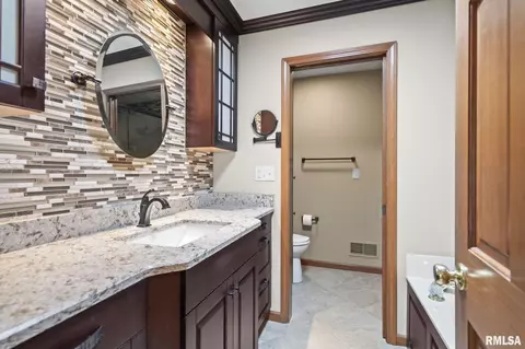 Bath - 2526 Chapel Hill Dr, Springfield, IL 62702 photo 2 of 3