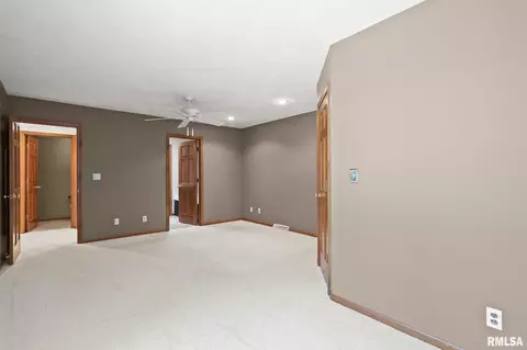 Bedroom - 2526 Chapel Hill Dr, Springfield, IL 62702 photo 4 of 6