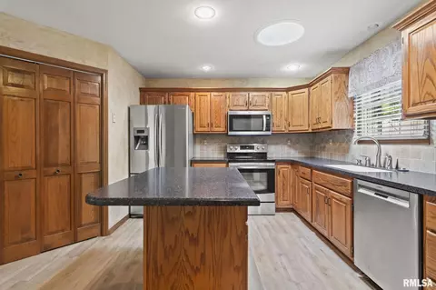 Kitchen - 2526 Chapel Hill Dr, Springfield, IL 62702 photo 1 of 4