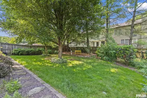 Exterior - 2526 Chapel Hill Dr, Springfield, IL 62702 photo 7 of 8