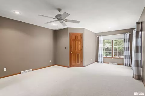 Bedroom - 2526 Chapel Hill Dr, Springfield, IL 62702 photo 2 of 6