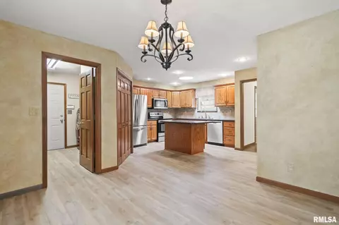 Other - 2526 Chapel Hill Dr, Springfield, IL 62702 photo 2 of 9