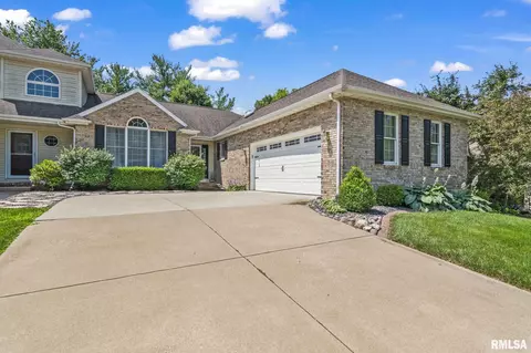 2526 Chapel Hill Dr, Springfield, IL 62702