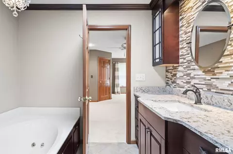 Bath - 2526 Chapel Hill Dr, Springfield, IL 62702 photo 1 of 3