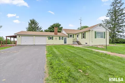 240 Mine Ave, Girard, IL 62640