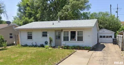 1513 Augusta St, Pekin, IL 61554