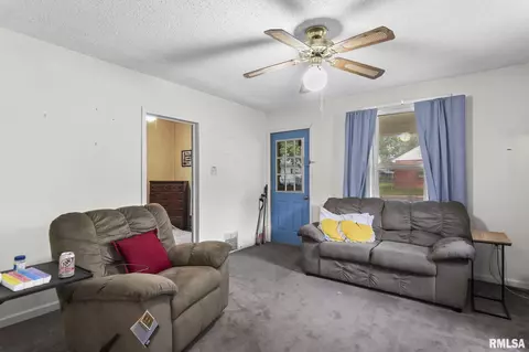 Living - 2157 S 12th St, Springfield, IL 62703 photo 2 of 4
