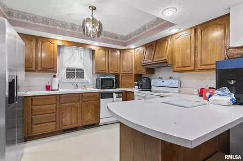 Kitchen - 2157 S 12th St, Springfield, IL 62703 photo 1 of 1