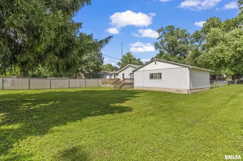 Exterior - 2157 S 12th St, Springfield, IL 62703 photo 4 of 7