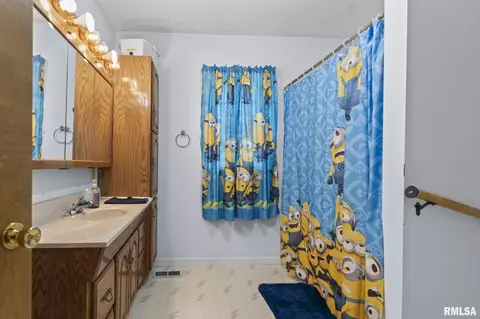 Bath - 2157 S 12th St, Springfield, IL 62703 photo 1 of 1