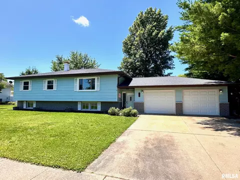 11 Arbor Dr, Jacksonville, IL 62650
