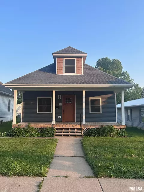 2016 Chestnut St, Quincy, IL 62301