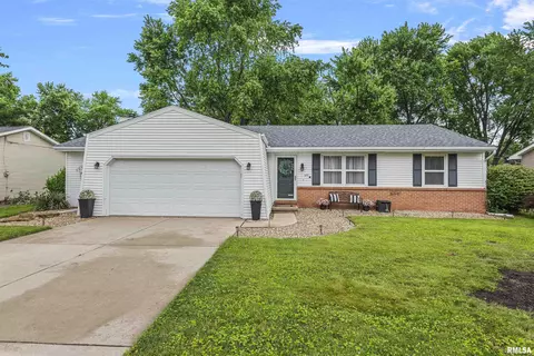 621 Deerfield Rd, Chatham, IL 62629