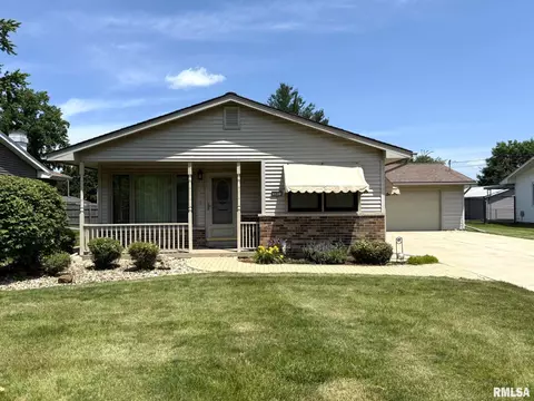 597 Walnut St, Knoxville, IL 61448