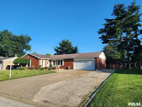 2828 Kingsridge Dr, Quincy, IL 62301