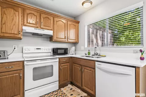 Kitchen - 40 Trailridge Ln, Springfield, IL 62704 photo 1 of 3