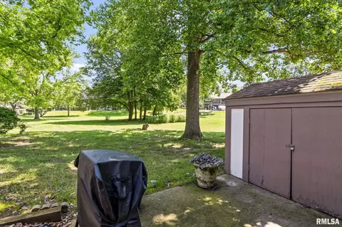 Exterior - 40 Trailridge Ln, Springfield, IL 62704 photo 2 of 3