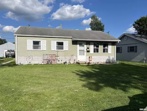 1622 Lakeview Ter, Jacksonville, IL 62650