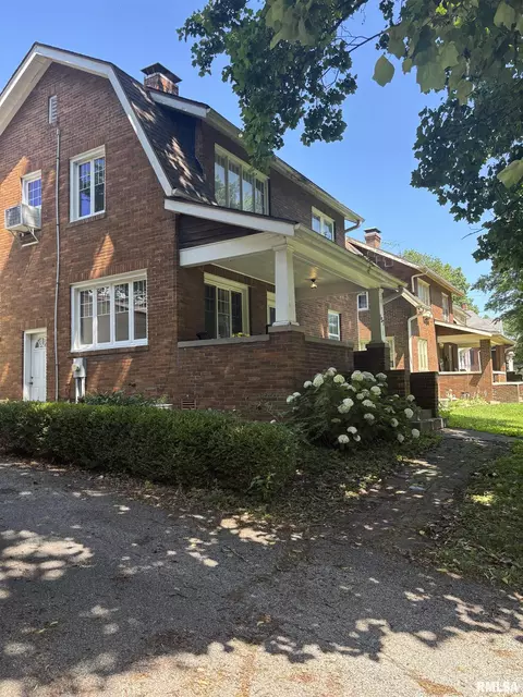 137 City Place St, Jacksonville, IL 62650