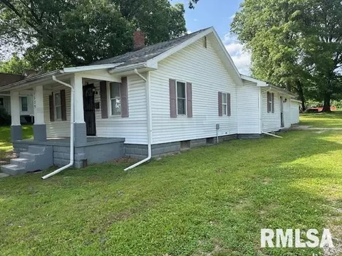 1029 E Franklin St, Taylorville, IL 62568
