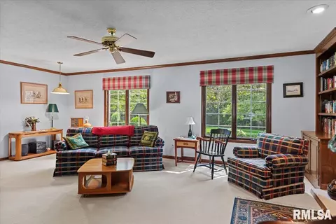 828 Coventry Pt, Springfield, IL 62702 photo 9