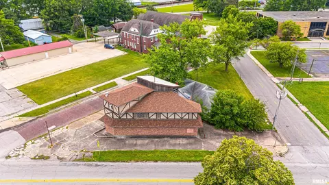 311 S Logan St, Lincoln, IL 62656