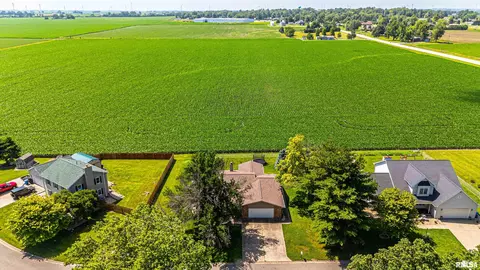 5 Lamplighter Cir, Mount Pulaski, IL 62548 photo 4