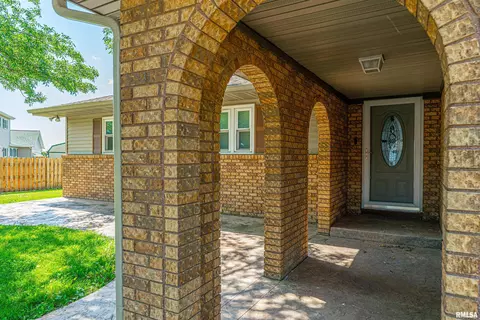 5 Lamplighter Cir, Mount Pulaski, IL 62548 photo 5