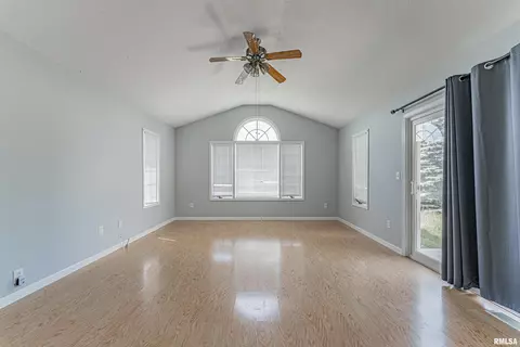 5 Lamplighter Cir, Mount Pulaski, IL 62548 photo 14