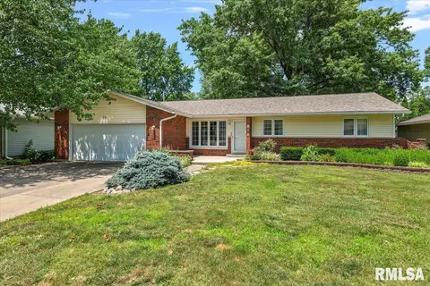 811 Virginia Ave, Taylorville, IL 62568