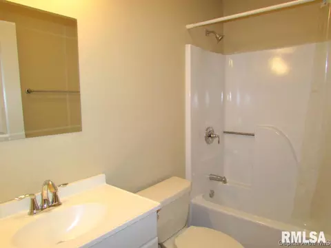 2606 S Spring St, Springfield, IL 62704 photo 4