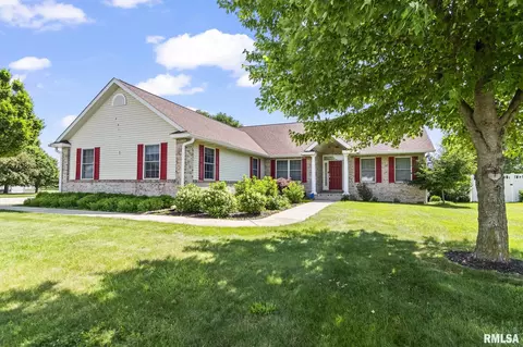 401 Cherry Cir, Williamsville, IL 62693
